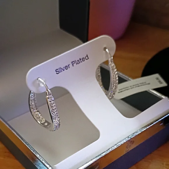 NWT Silver And Bling Earrings - Picture 7 of 12
